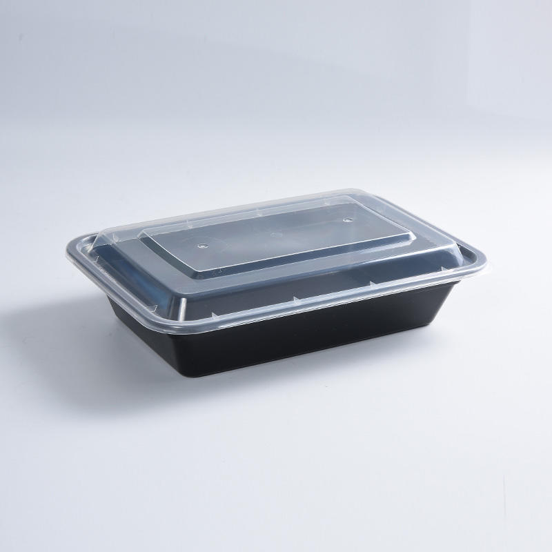 Kotak Makan Tengahari Persegi Dengan Latar Belakang Hitam